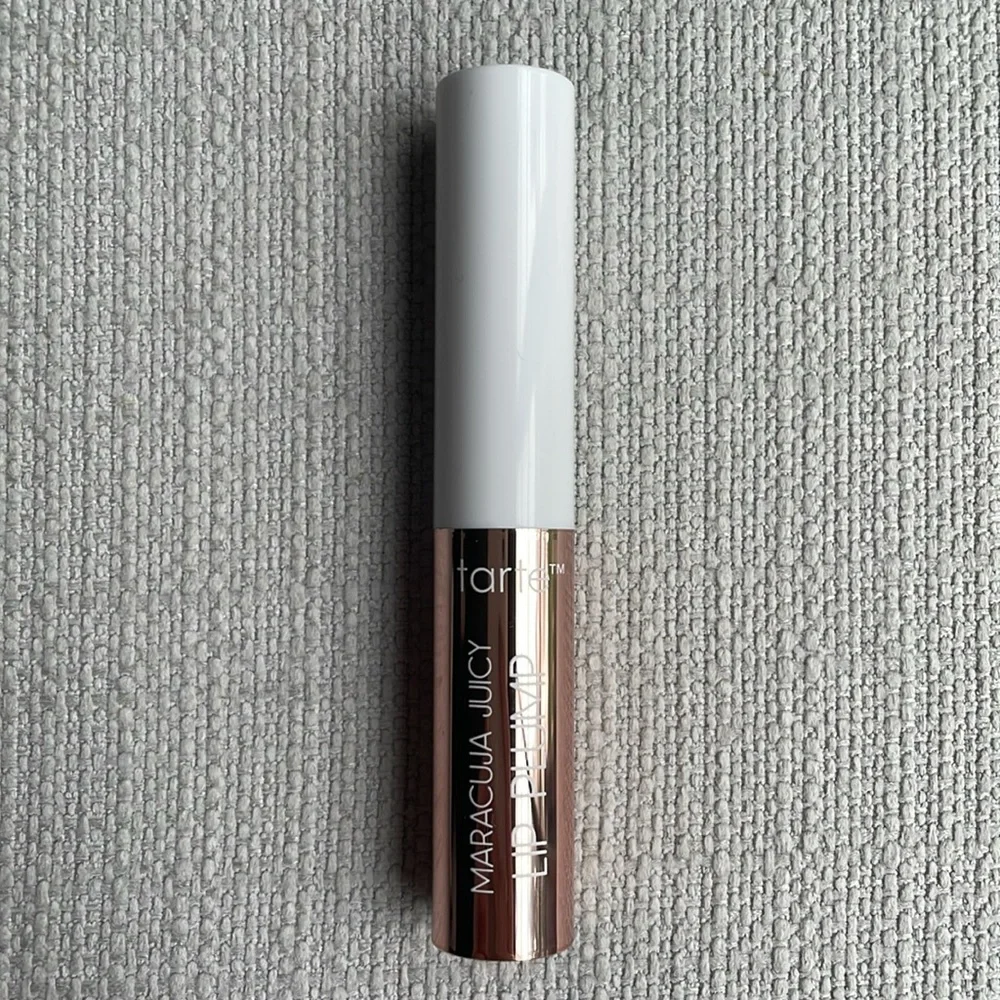 tarte Maracuja Juicy Lip Plumper in Honeysuckle- black cherry travel sized